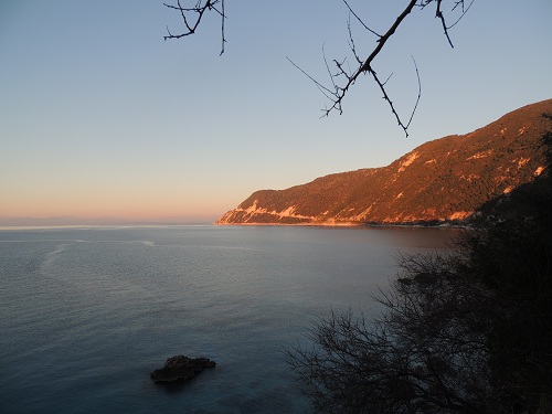 Marea ionica pe coasta de vest a Lefkadei