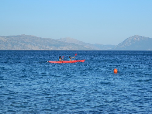 Cu caiacul în Nikiana