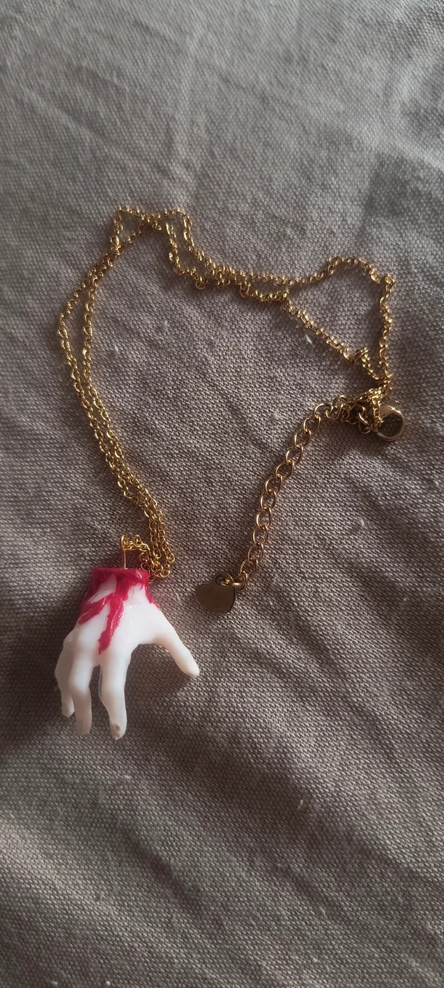 Naszyjnik handmade z zawieszką dłoni w stylu gothic