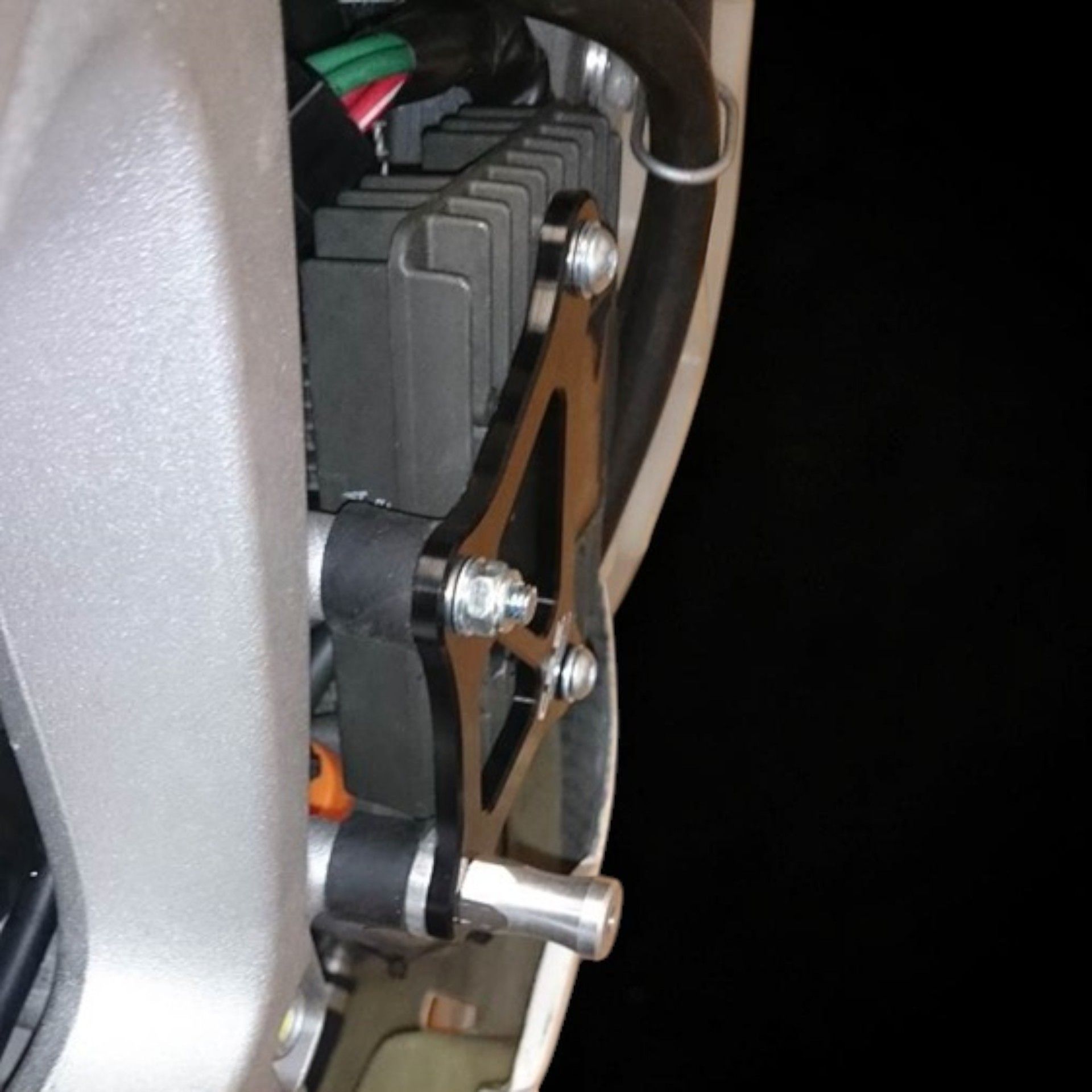 Staffa supporto regolatore CBE Factory RSV4