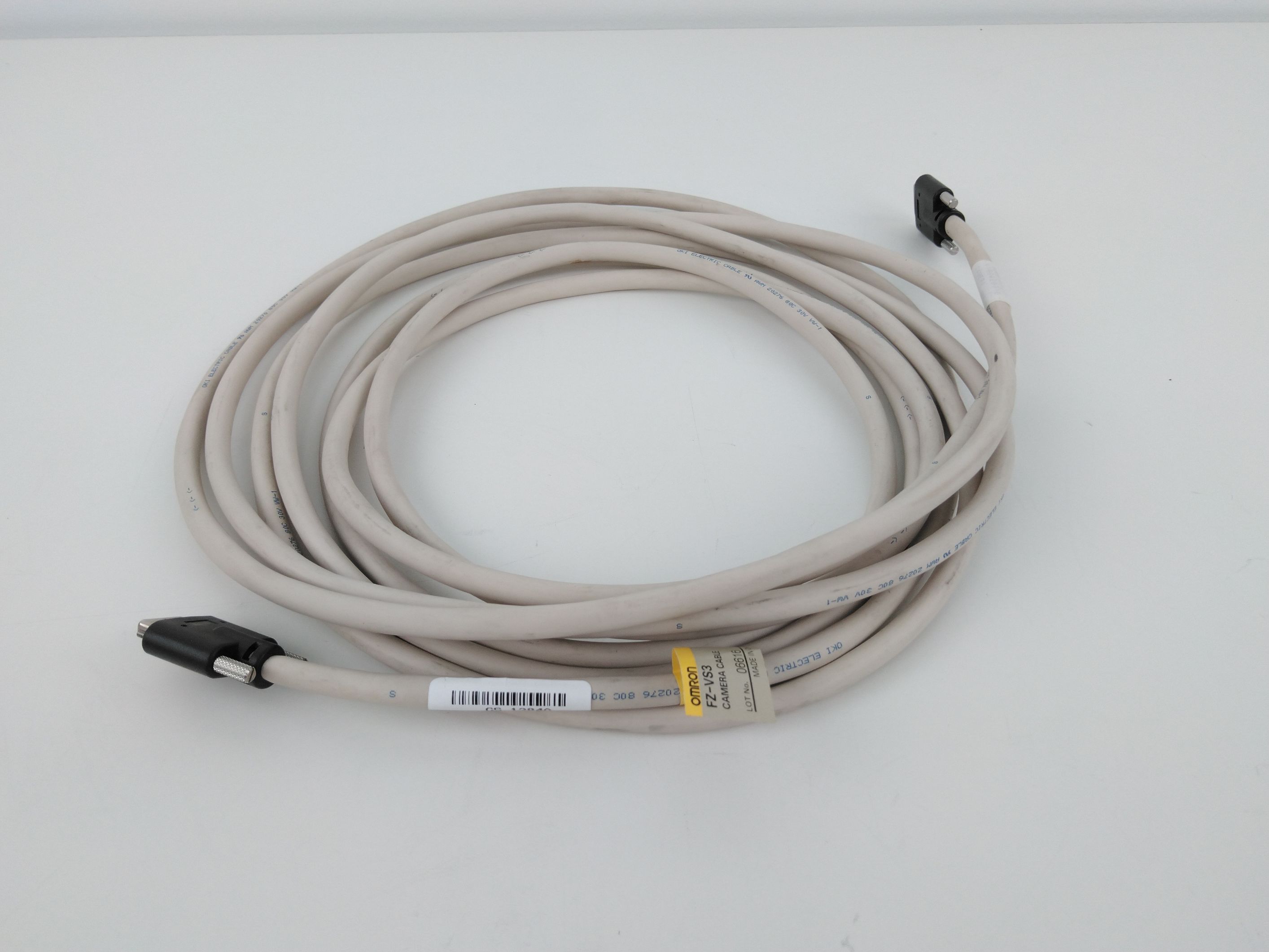 オムロン(OMRON) カメラケーブル FZ-VSB3 5M 未使用品 FZ-VSB3 5M FZシリーズ 耐屈曲カメラケーブル omron(オムロン