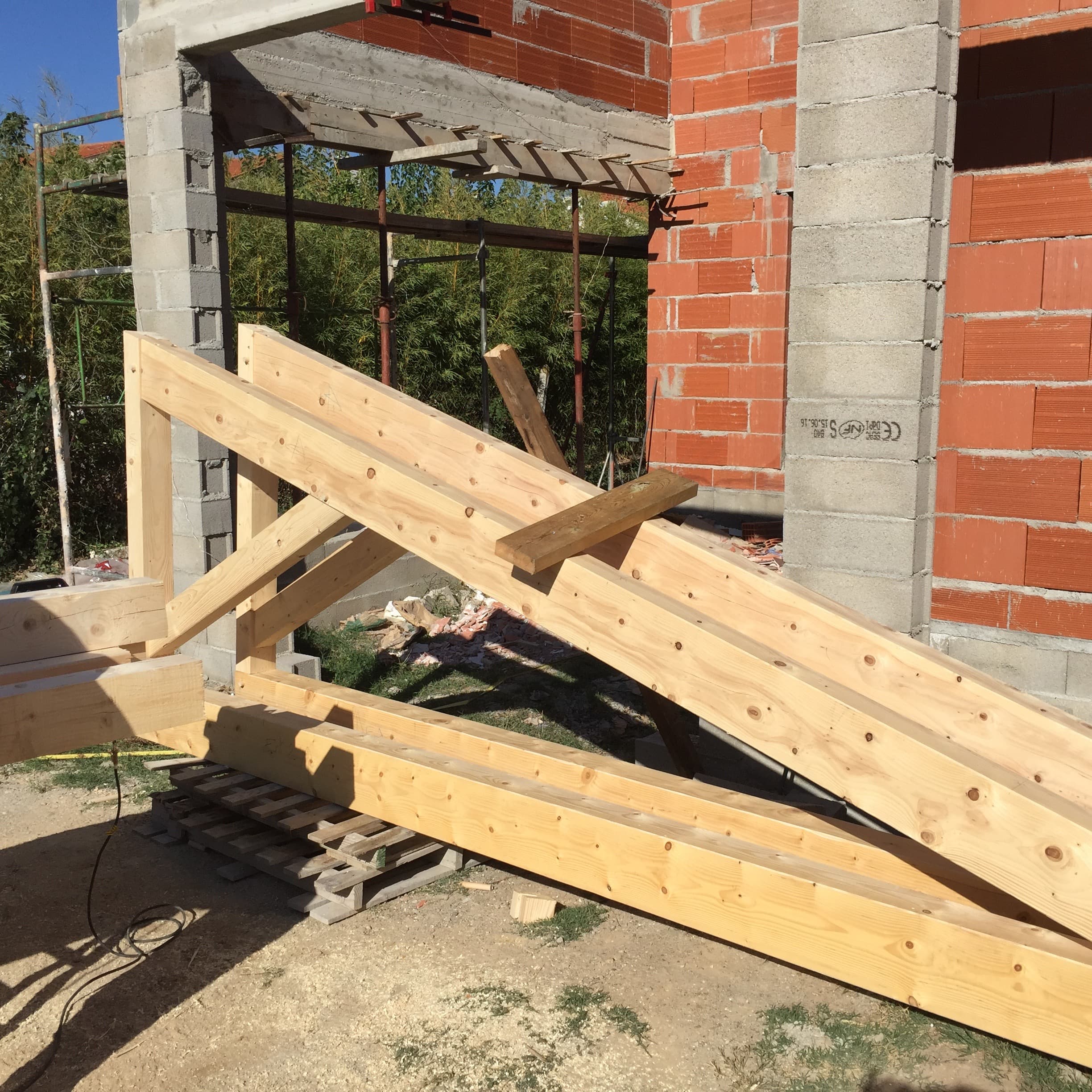 1/2 ferme taillée et assemblée