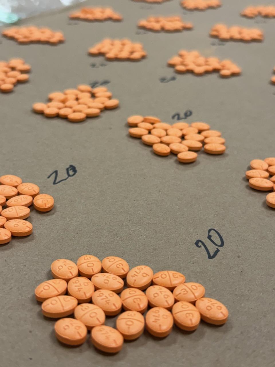 Man Sells Over 500 Pills to Undercover Detectives