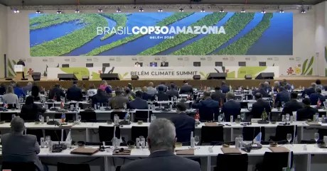 طارق صالح يطرح أولويات اليمن البيئية في قمة البرازيل: العدالة أولًا