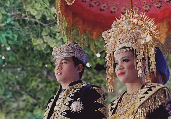 Di padang pariaman mahar justru diberikan oleh pihak perempuan ke pria. Inilah 5 Mahar Termahal dari Pernikahan Adat Indonesia