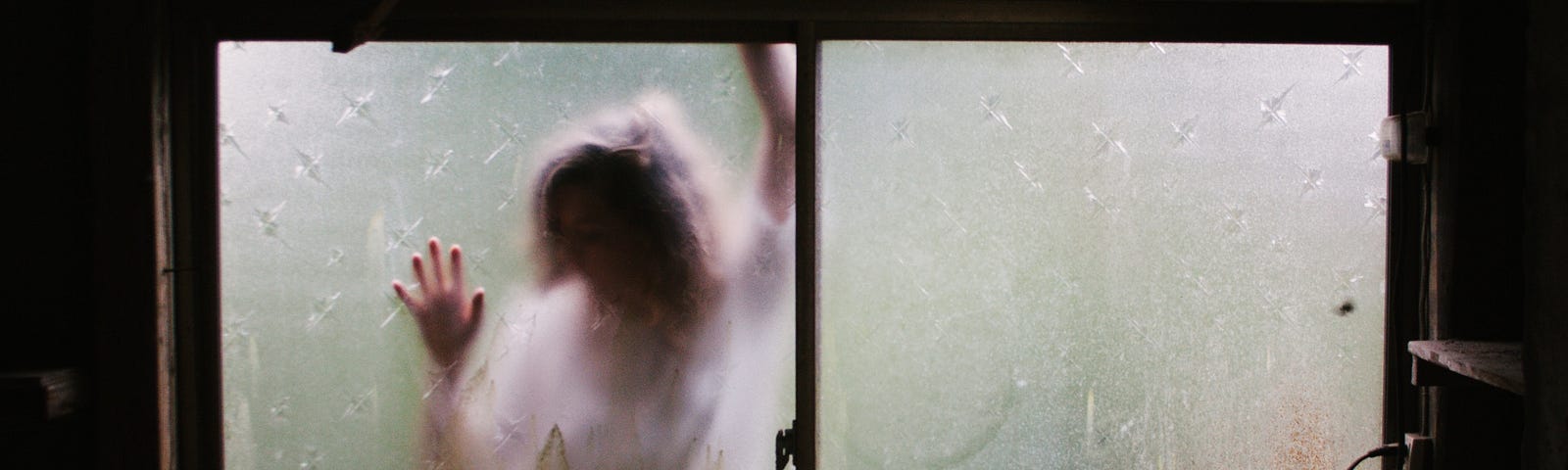 Ghosts – Selena Leisure – Medium