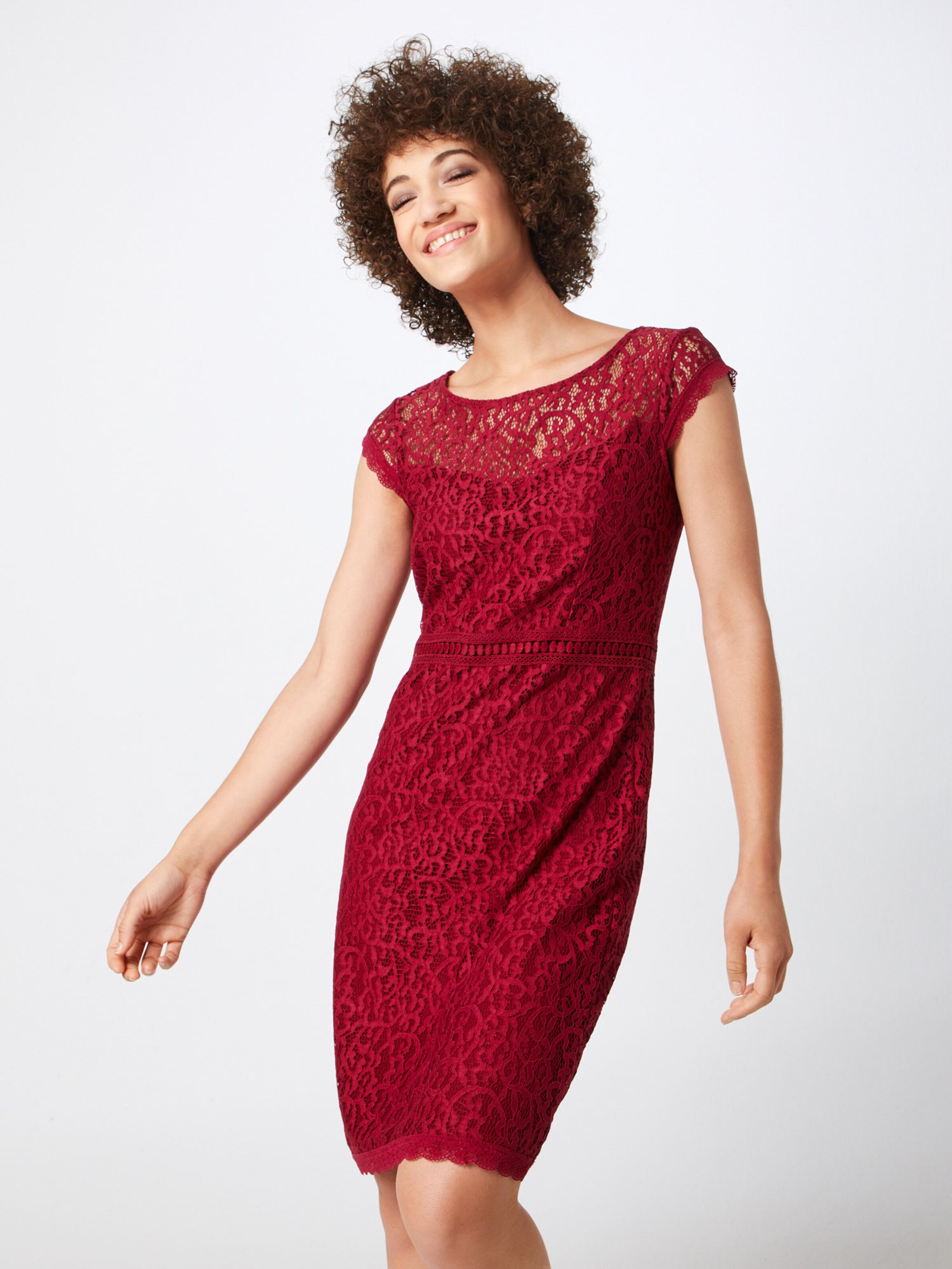 Comma Koktelruhak Kleid Kurz Bordo Szinben About You