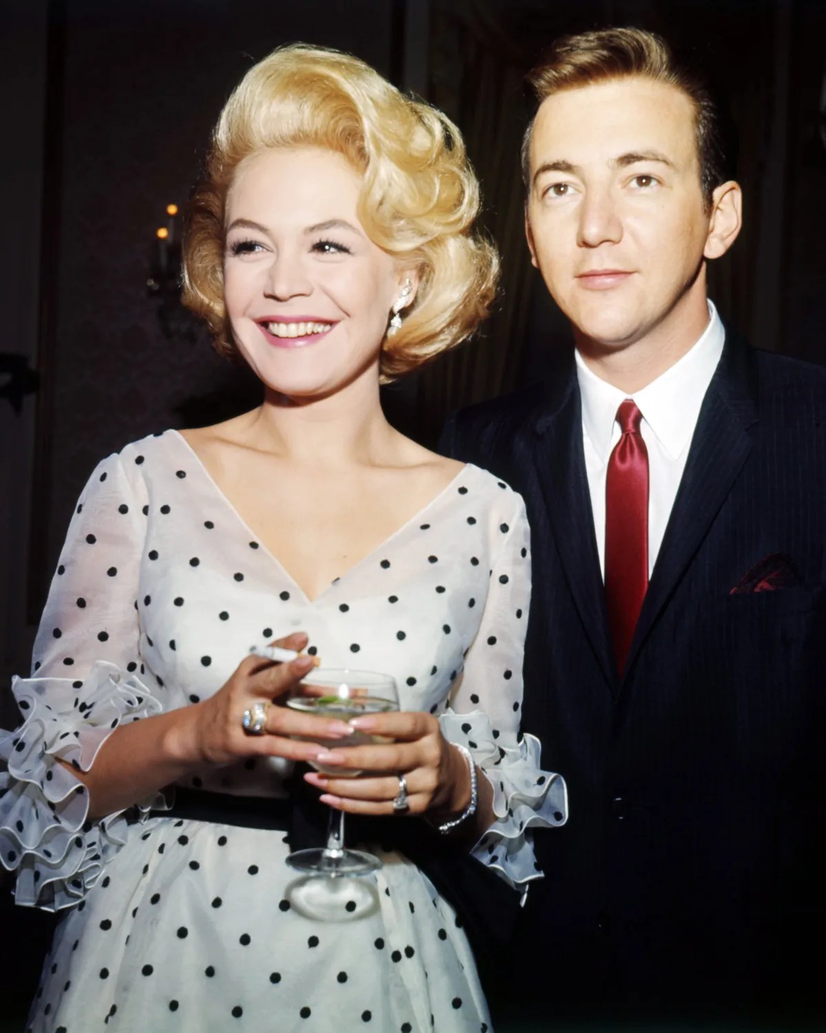American singer Bobby Darin (1936 - 1973) and his wife, actress Sandra Dee (1942 - 2005), circa 1964. | Source: Getty images