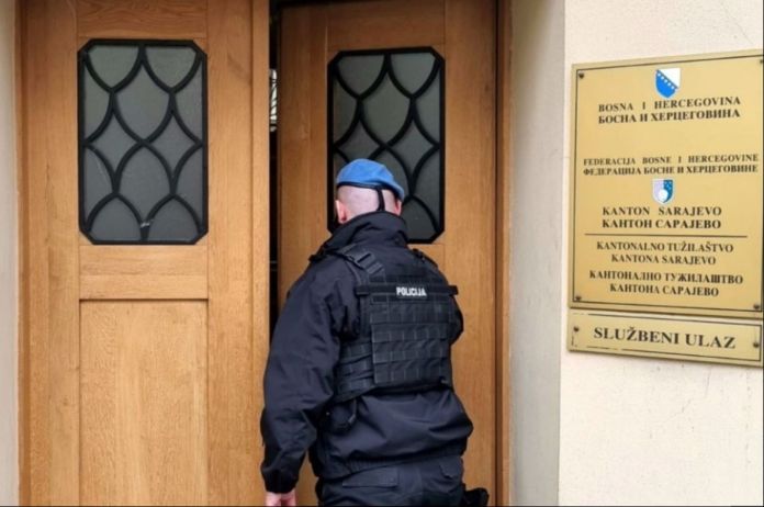 Priveden s označenim novčanicama od 1.500 KM: Uhapšen predsjednik komisije za procjenu vrijednosti nekretnina u općini Novo Sarajevao Priveden s označenim novčanicama od 1.500 KM: Uhapšen predsjednik komisije za procjenu vrijednosti nekretnina u općini Novo Sarajevao