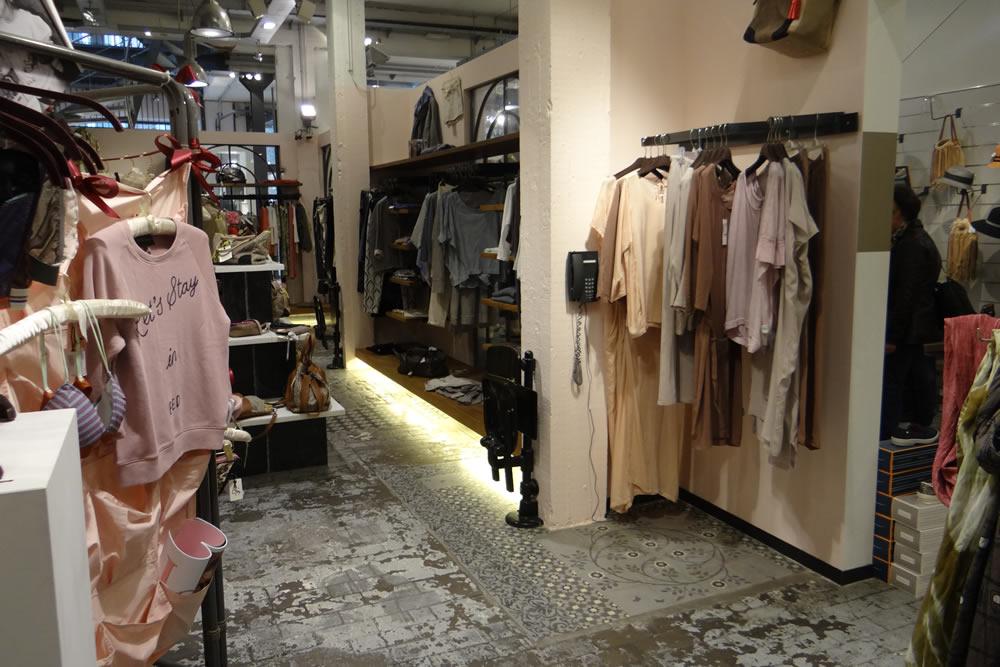 Praag is hiermee 1 van de oudste en mooiste steden van europa. Duck is een winkel in Luik