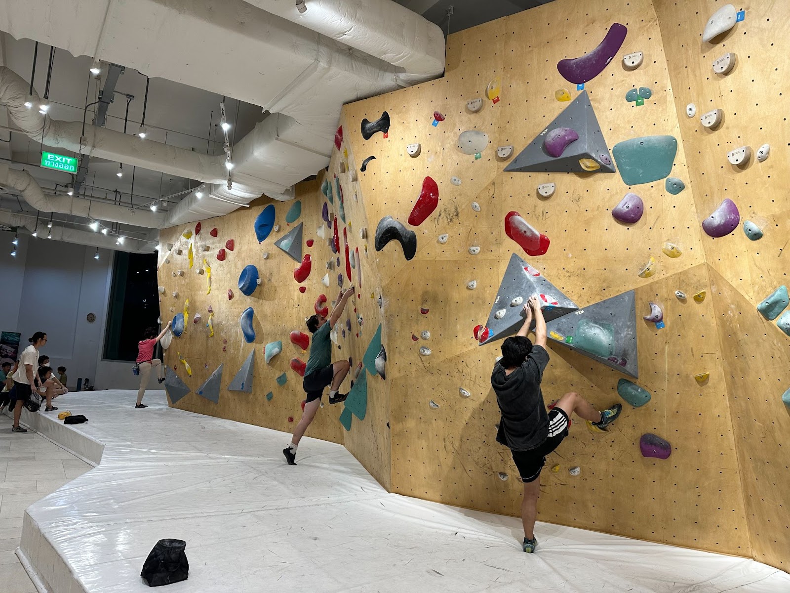 Here’s what you need to know about bangkok’s rock climbing gyms