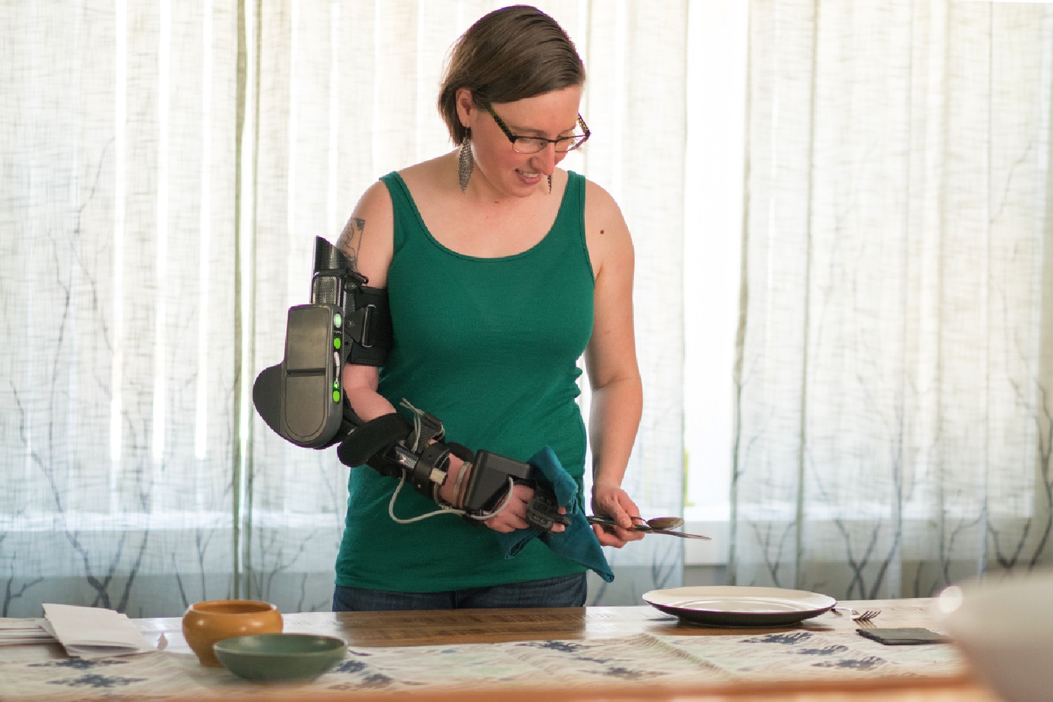 myopro powered arm brace 2 setting table 6x4