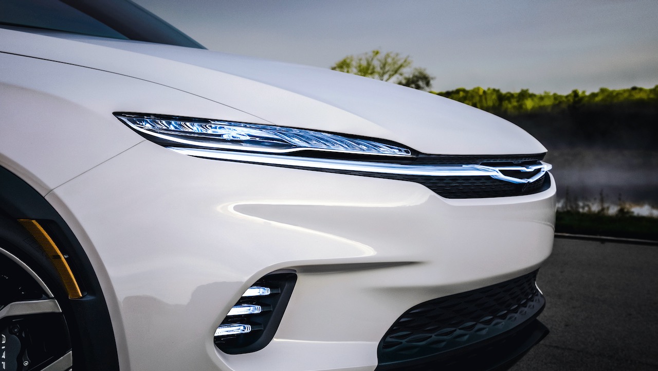 chrysler airflow concept ces2022 the features a cross car grille light blade illuminated with crystal led lighting
