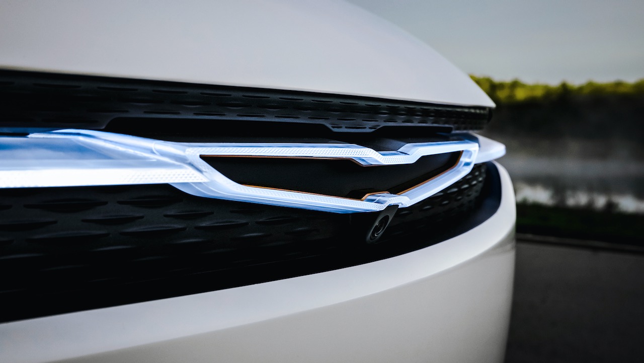 chrysler airflow concept ces2022 the announces its electric aesthetic with wing logo tied into a cross car grille light blade