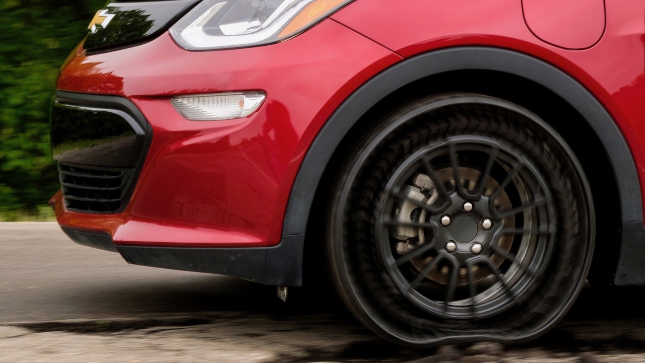 ruedas sin aire gm michelin prototype tire testing at milford