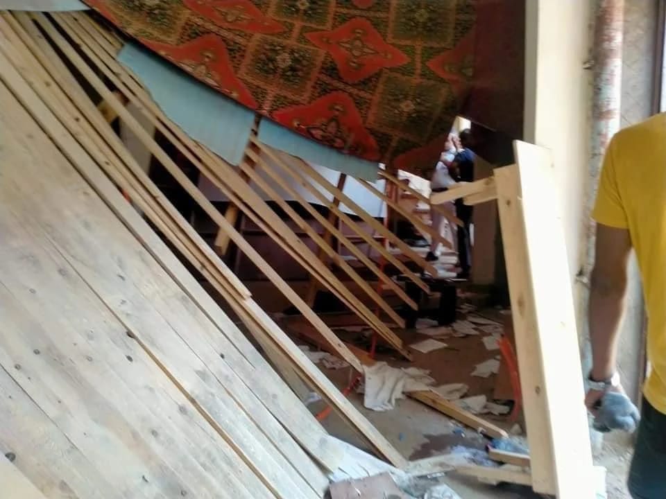 آثار انهيار السقف على طلاب ثانوي 