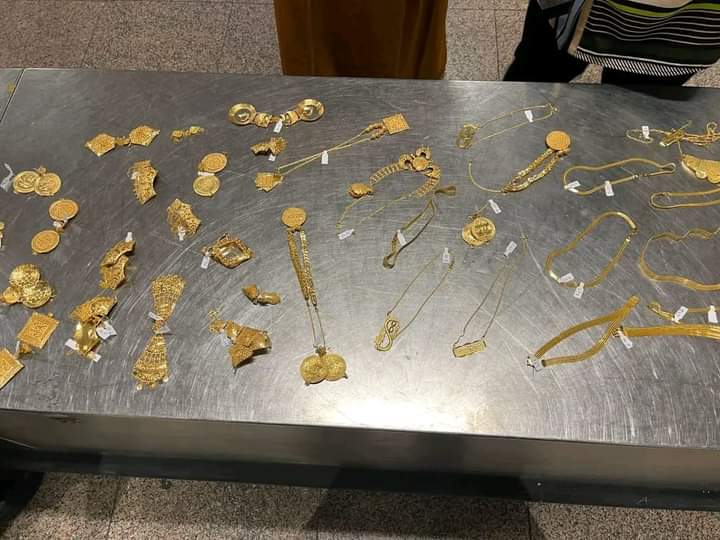 جمارك مطار القاهرة تضبط مشغولات ذهبية وعقاقير مخدرة وطلقات ضغط