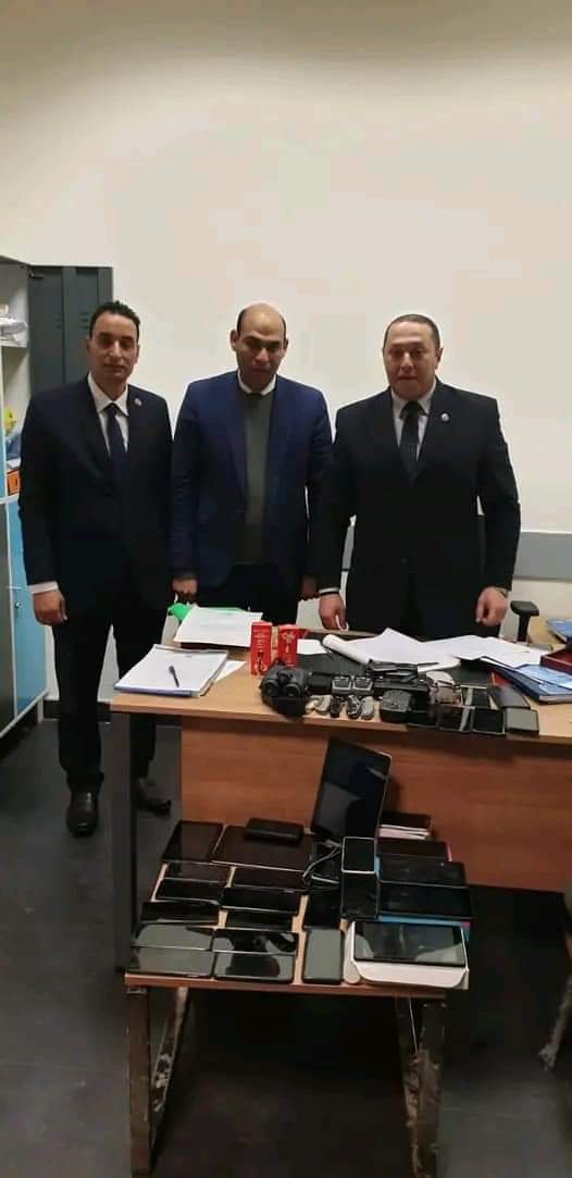 جمارك مطار القاهرة تضبط مشغولات ذهبية وعقاقير مخدرة وطلقات ضغط