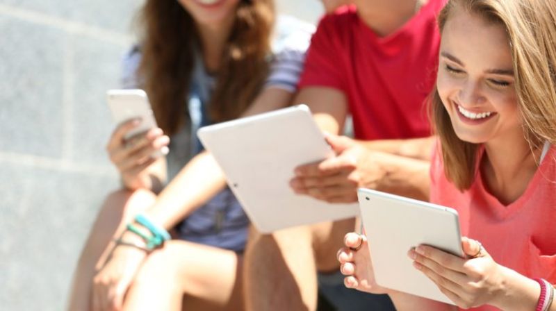 5 Quick Tips For Making Elearning Engaging - Elegant 8K Colorful Photos | Free Download