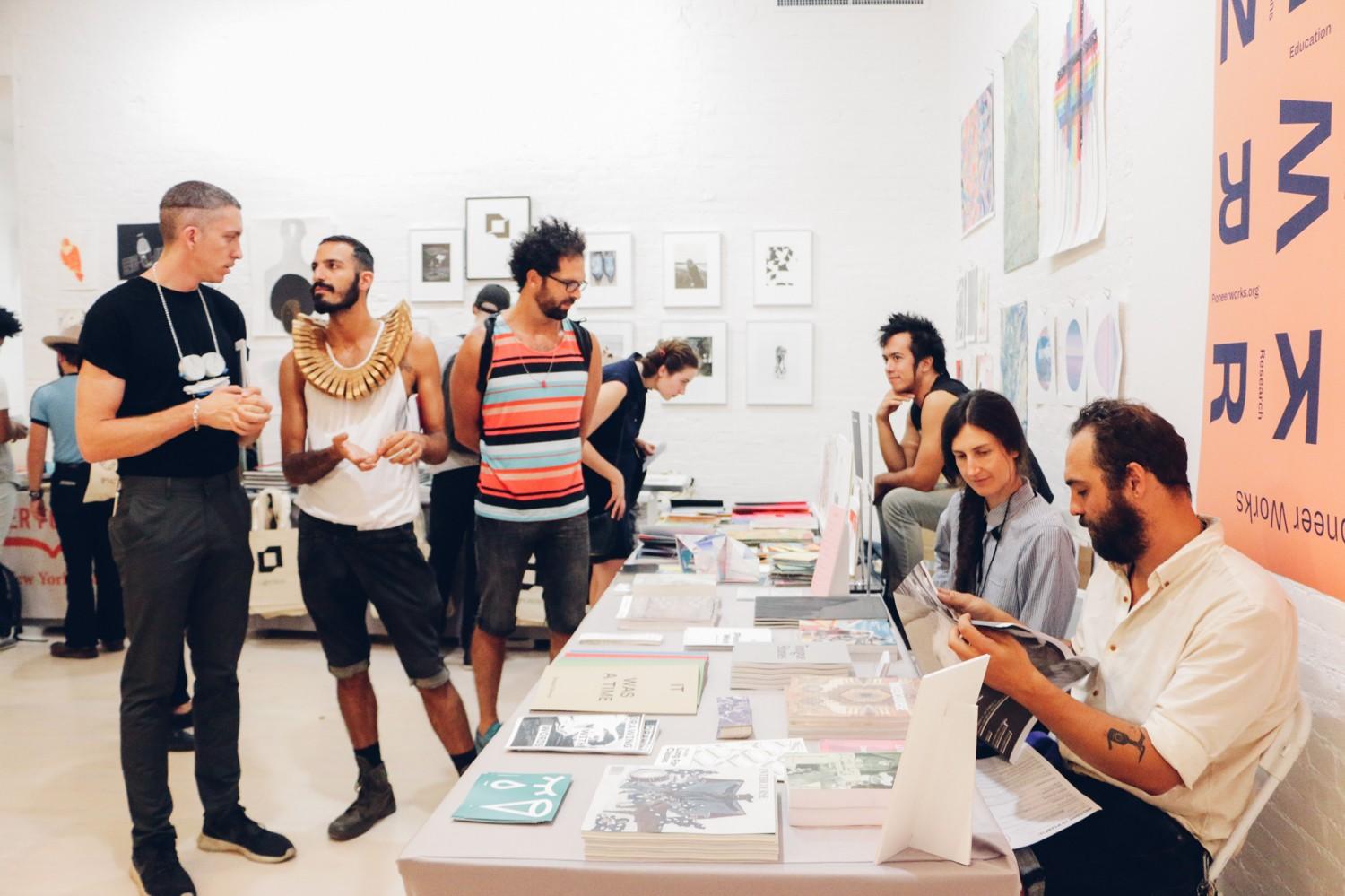 Studio Visits Printed Matter - Download Perfect Gradient Photo | Desktop