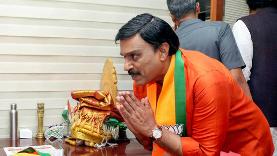 Clash in Ballari: Gali Janardhan Reddy's House Under Siege (2026)