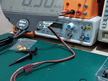 Self-Powered Single-Transistor Solar Panel