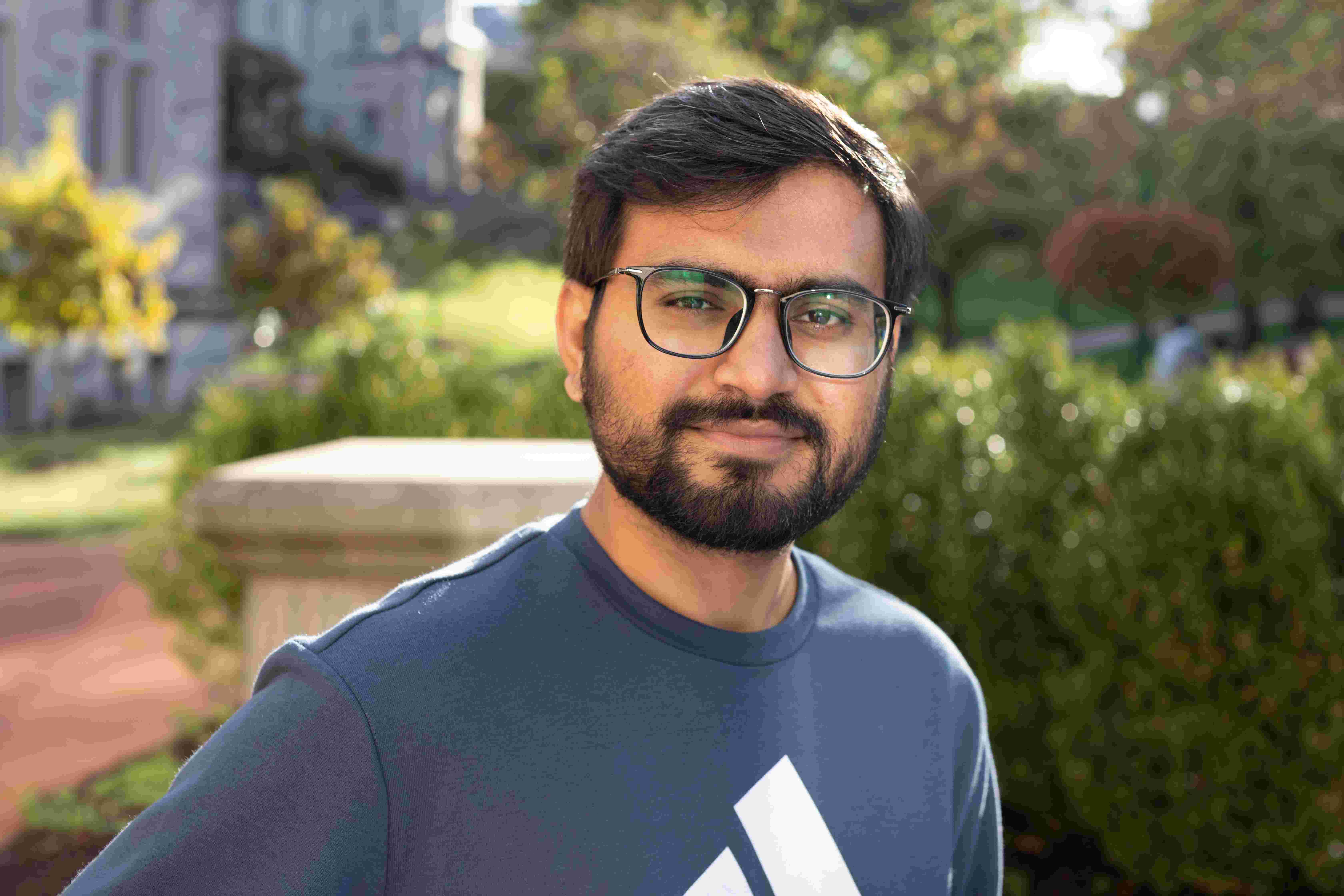 Ashutosh Hathidara Medium - Premium Gradient Image Gallery - Desktop