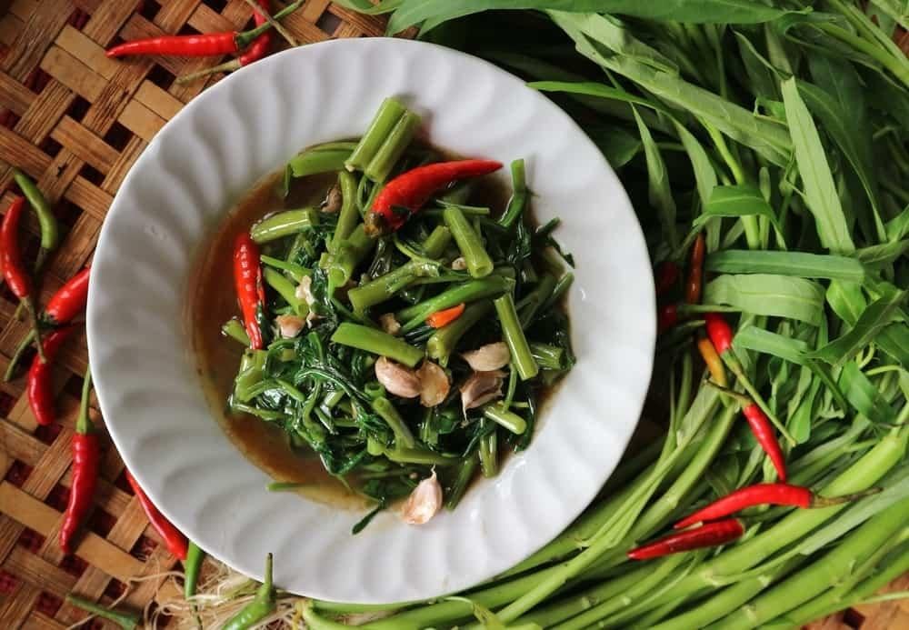 Resep tumis kangkung biasa yang sederhana. 7 Manfaat Kangkung Si Daun Hijau Yang Punya Segudang Khasiat Baik Hello Sehat