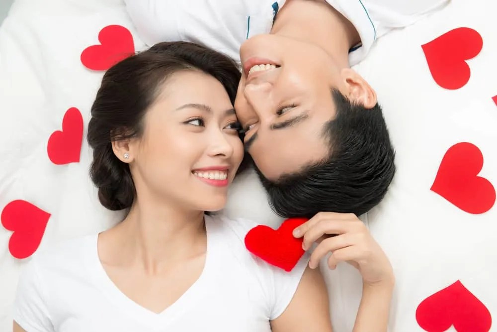 Namun bagi sebagian besar pasangan, melakukan hubungan intim di saat pihak perempuan sedang menstruasi adalah hal yang menjijikan dan terkesan . 4 Posisi Seks Saat Menstruasi Yang Aman Dan Nyaman Hello Sehat
