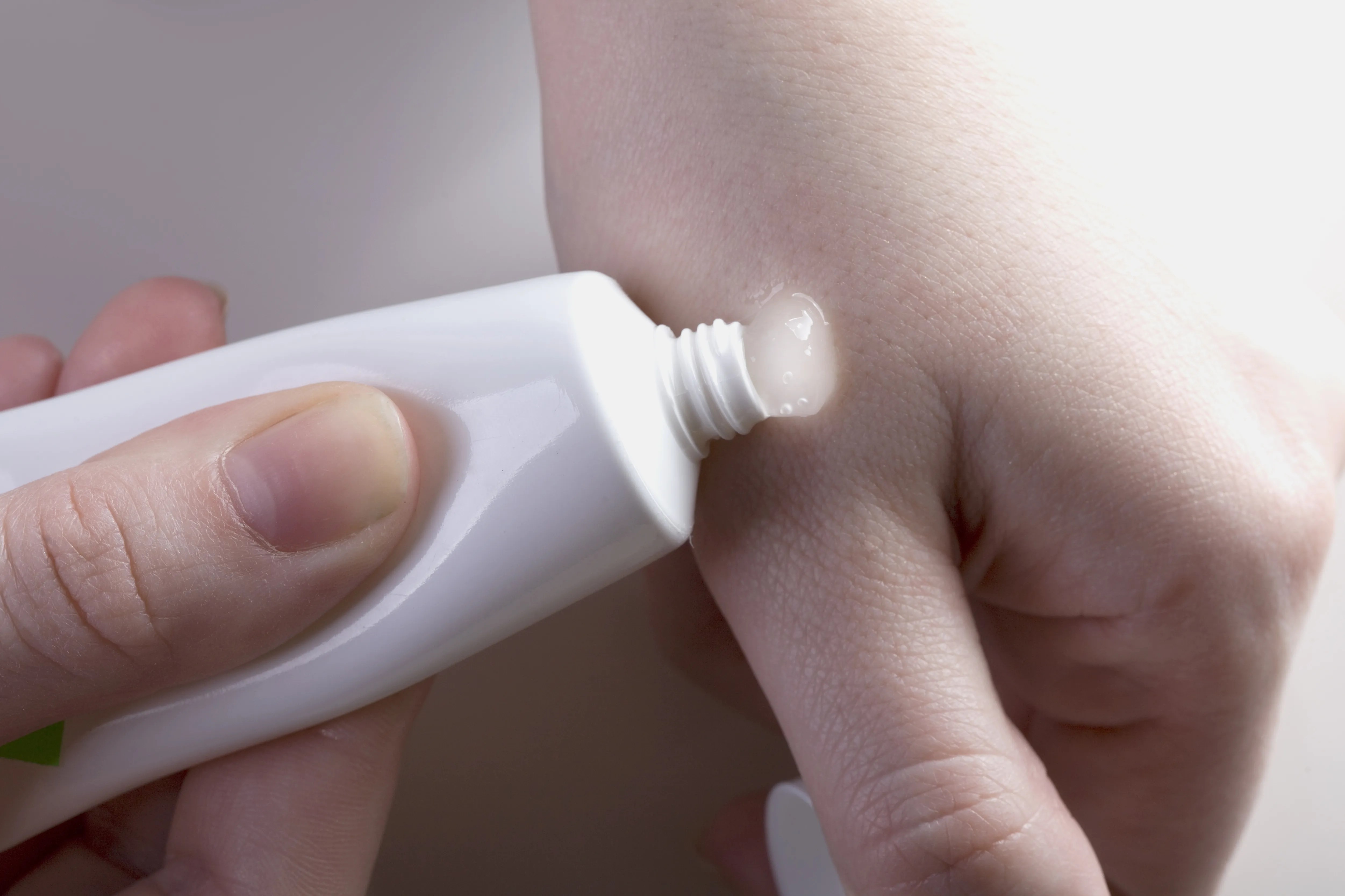 Selamat pagi, ai.dermatix adalah obat oles yang mengandung dimeticone, cyclopentasiloxane, dan vitamin c ester. Dermatix Obat Apa Dosis Fungsi Dll Hello Sehat