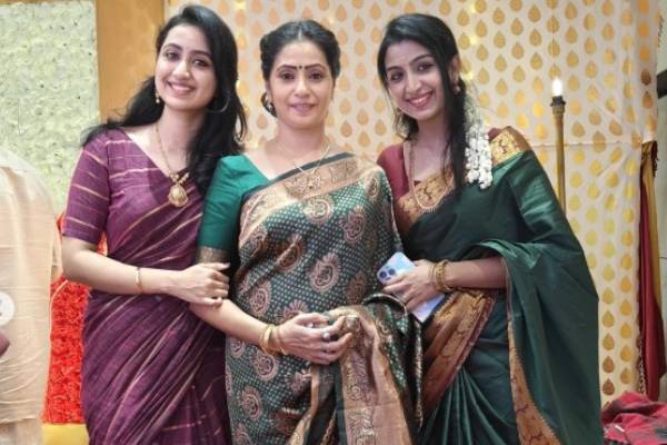 சன் டிவியின் சிங்கப்பெண்ணே சீரியல் நடிகை தீபாவின் குடும்ப போட்டோஸ் சன் டிவியின் சிங்கப்பெண்ணே சீரியல் நடிகை தீபாவின் குடும்ப போட்டோஸ்