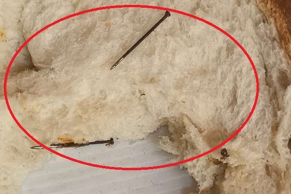 யாழில் பாண் வாங்கியவருக்கு காத்திருந்த அதிர்ச்சி!(Photos) | Person Who Bought The Pot In Yali Was Shocked யாழில் பாண் வாங்கியவருக்கு காத்திருந்த அதிர்ச்சி!(Photos) | Person Who Bought The Pot In Yali Was Shocked
