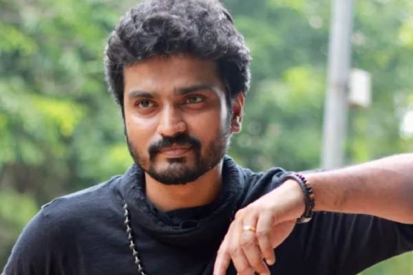 ஹீரோவாக அறிமுகமாகும் பிரபல சீரியல் நடிகர் சித்து… வெளியான ஃபஸ்ட் லுக் ஹீரோவாக அறிமுகமாகும் பிரபல சீரியல் நடிகர் சித்து… வெளியான ஃபஸ்ட் லுக்