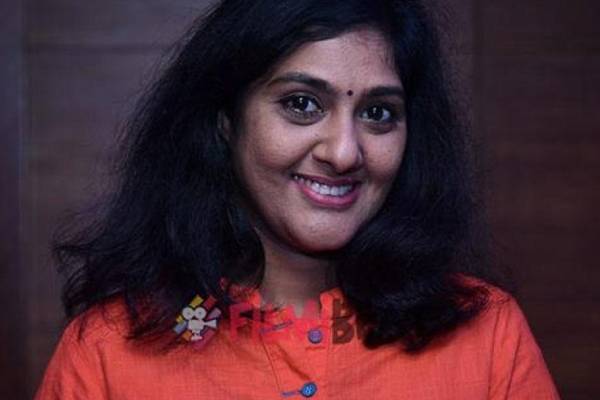 விவாகரத்தில் முடிந்த முதல் திருமணம், இறந்த 2வது கணவர்.. பூவே உனக்காக பட நடிகையின் சோக வாழ்க்கை விவாகரத்தில் முடிந்த முதல் திருமணம், இறந்த 2வது கணவர்.. பூவே உனக்காக பட நடிகையின் சோக வாழ்க்கை