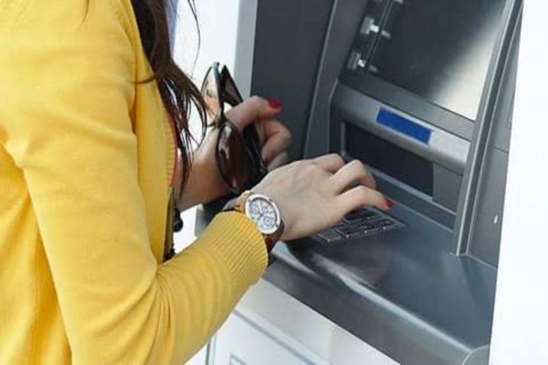 ATM இயந்திரங்களை பயன்படுத்துவோர் மிக அவதானம்! பொதுமக்களுக்கு அவசர எச்சரிக்கை | Money Scam Atms And Cdm Machines Police Warning ATM இயந்திரங்களை பயன்படுத்துவோர் மிக அவதானம்! பொதுமக்களுக்கு அவசர எச்சரிக்கை | Money Scam Atms And Cdm Machines Police Warning