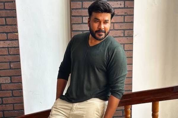 புதிய கார் வாங்கியுள்ள சீரியல் நடிகர் அருண் ராஜன்.. வீடியோ போட்ட பிரபலம், வாழ்த்தும் ரசிகர்கள் புதிய கார் வாங்கியுள்ள சீரியல் நடிகர் அருண் ராஜன்.. வீடியோ போட்ட பிரபலம், வாழ்த்தும் ரசிகர்கள்