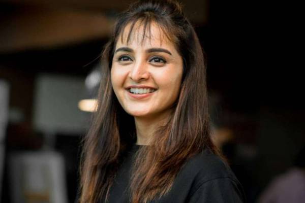 47 வயதிலும் முன்னணி நாயகியாக கலக்கும் மஞ்சு வாரியரின் சொத்து மதிப்பு… எத்தனை கோடி தெரியுமா? 47 வயதிலும் முன்னணி நாயகியாக கலக்கும் மஞ்சு வாரியரின் சொத்து மதிப்பு… எத்தனை கோடி தெரியுமா?