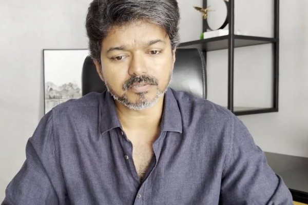 விஜய் மீது வழக்கு, வருத்தம் கூட தெரிவிக்காதது ஏன்.. கரூர் சம்பவம் பற்றி நீதிபதி காட்டம் விஜய் மீது வழக்கு, வருத்தம் கூட தெரிவிக்காதது ஏன்.. கரூர் சம்பவம் பற்றி நீதிபதி காட்டம்