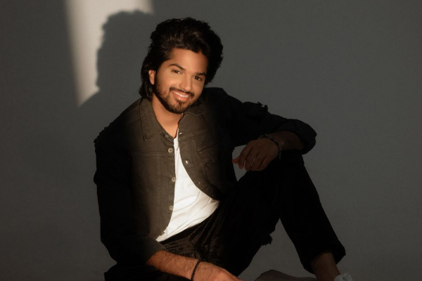 நாயகனாக அறிமுகமாகும் வித்யாசாகர் மகன் ஹர்ஷவர்தன்.. அவரது ‘ மாயம் நீயடி’ மியூசிக் வீடியோ ஆல்பம் நாயகனாக அறிமுகமாகும் வித்யாசாகர் மகன் ஹர்ஷவர்தன்.. அவரது ‘ மாயம் நீயடி’ மியூசிக் வீடியோ ஆல்பம்