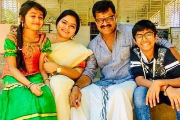 நடிகர் போஸ் வெங்கட் மகன், மகள் லேட்டஸ்ட் போட்டோ! இப்படி வளர்ந்துவிட்டார்களே நடிகர் போஸ் வெங்கட் மகன், மகள் லேட்டஸ்ட் போட்டோ! இப்படி வளர்ந்துவிட்டார்களே