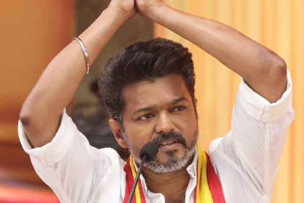 நடிகர் விஜய்க்கு ஒன்றரை கோடி அபராதம்.. பல கோடி வருமானத்தை மறைத்தாரா? நடிகர் விஜய்க்கு ஒன்றரை கோடி அபராதம்.. பல கோடி வருமானத்தை மறைத்தாரா?