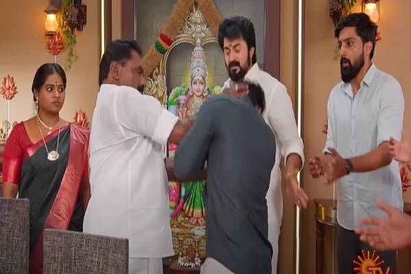 பளார் விட்டு கதிரிடம் குணசேகரன் கூறிய விஷயம், தர்ஷன் நிலைமை?.. எதிர்நீச்சல் சீரியல் பரபரப்பு புரொமோ பளார் விட்டு கதிரிடம் குணசேகரன் கூறிய விஷயம், தர்ஷன் நிலைமை?.. எதிர்நீச்சல் சீரியல் பரபரப்பு புரொமோ