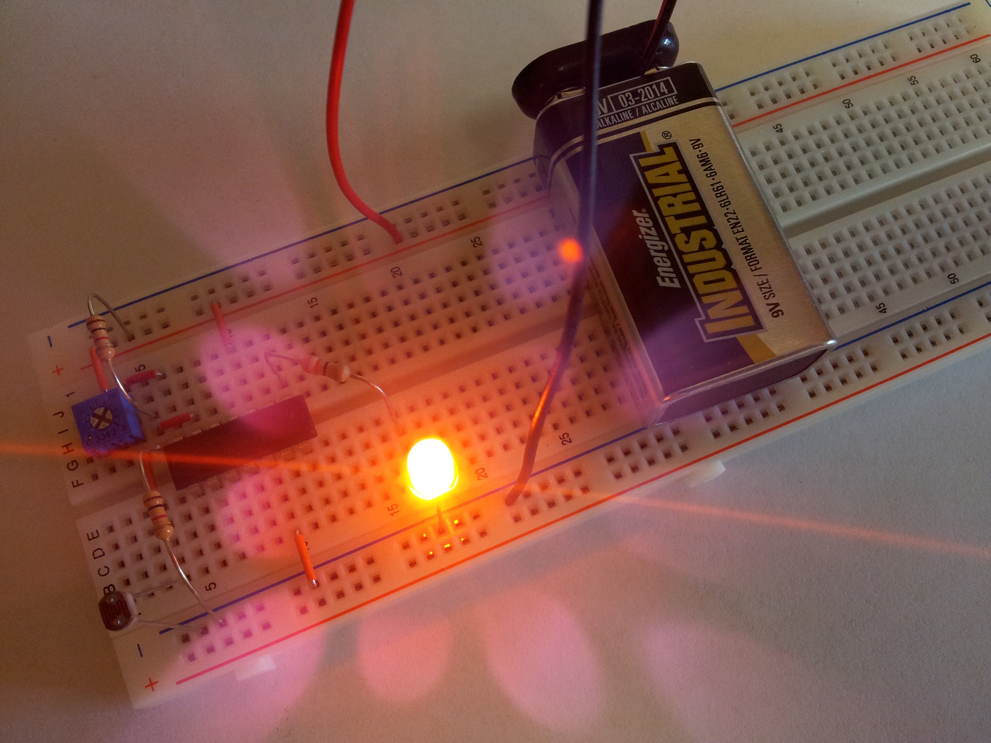 Simple Light Detector With Sensitivity Control 7 Steps