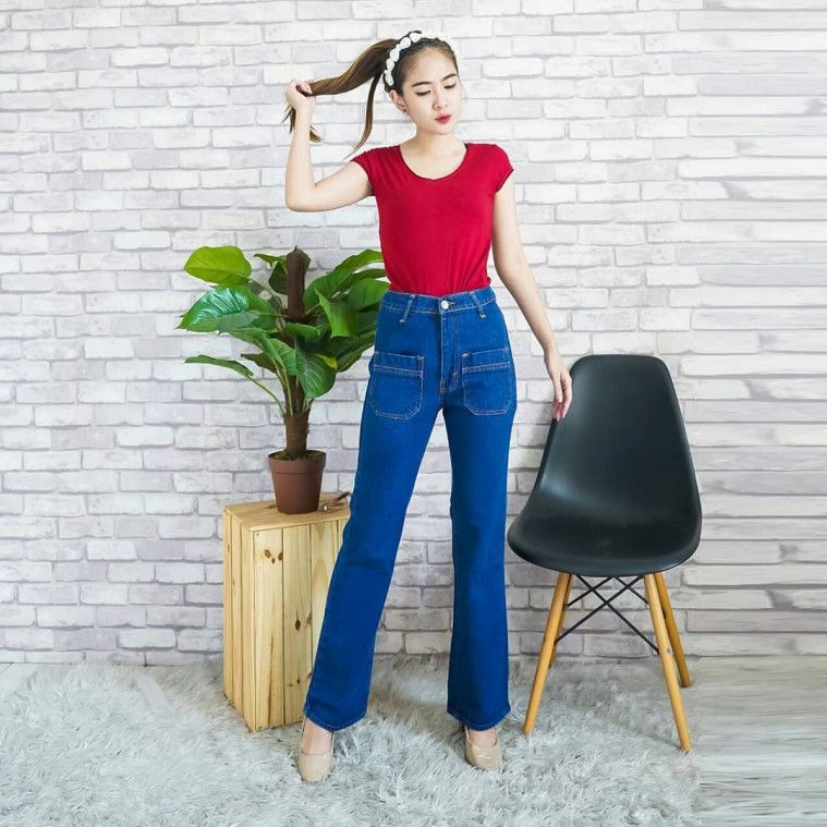 Supaya tampilan kamu enggak terlihat monoton, berikut wokenim berikan berbagai inspirasi style ootd hijab pakai celana boyfriend jeans. Rekomendasi OOTD Celana Cutbray