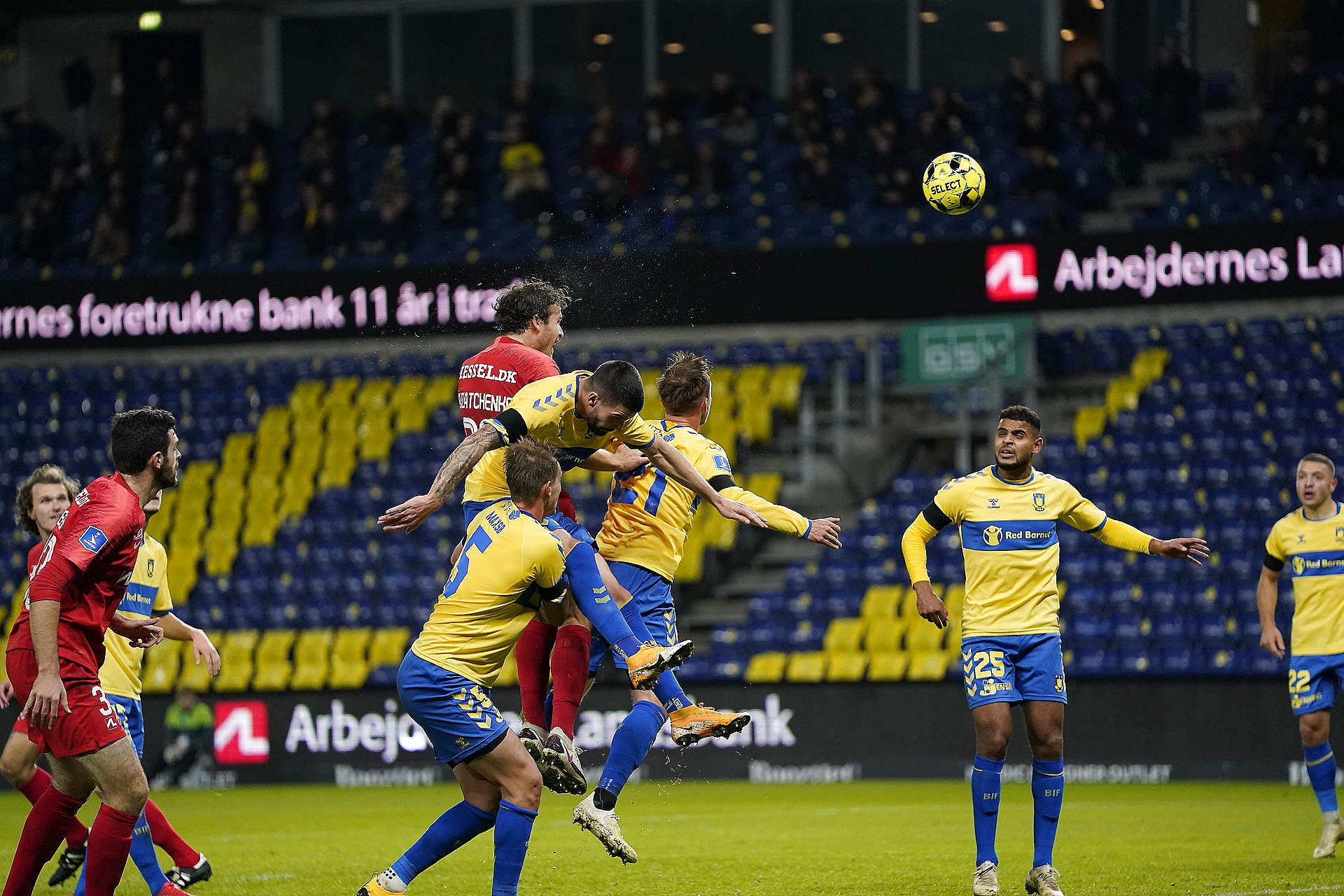 De forsvarende danske mestre mod nedrykningsfavoritterne. BrÃ¸ndby taber i sidste sekund i vild duel | TV 2 Lorry