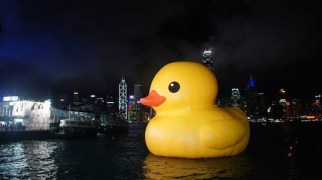 Rubber duck in Hong Kong harbor. [courtesy Toys "R" Us (Asia)]