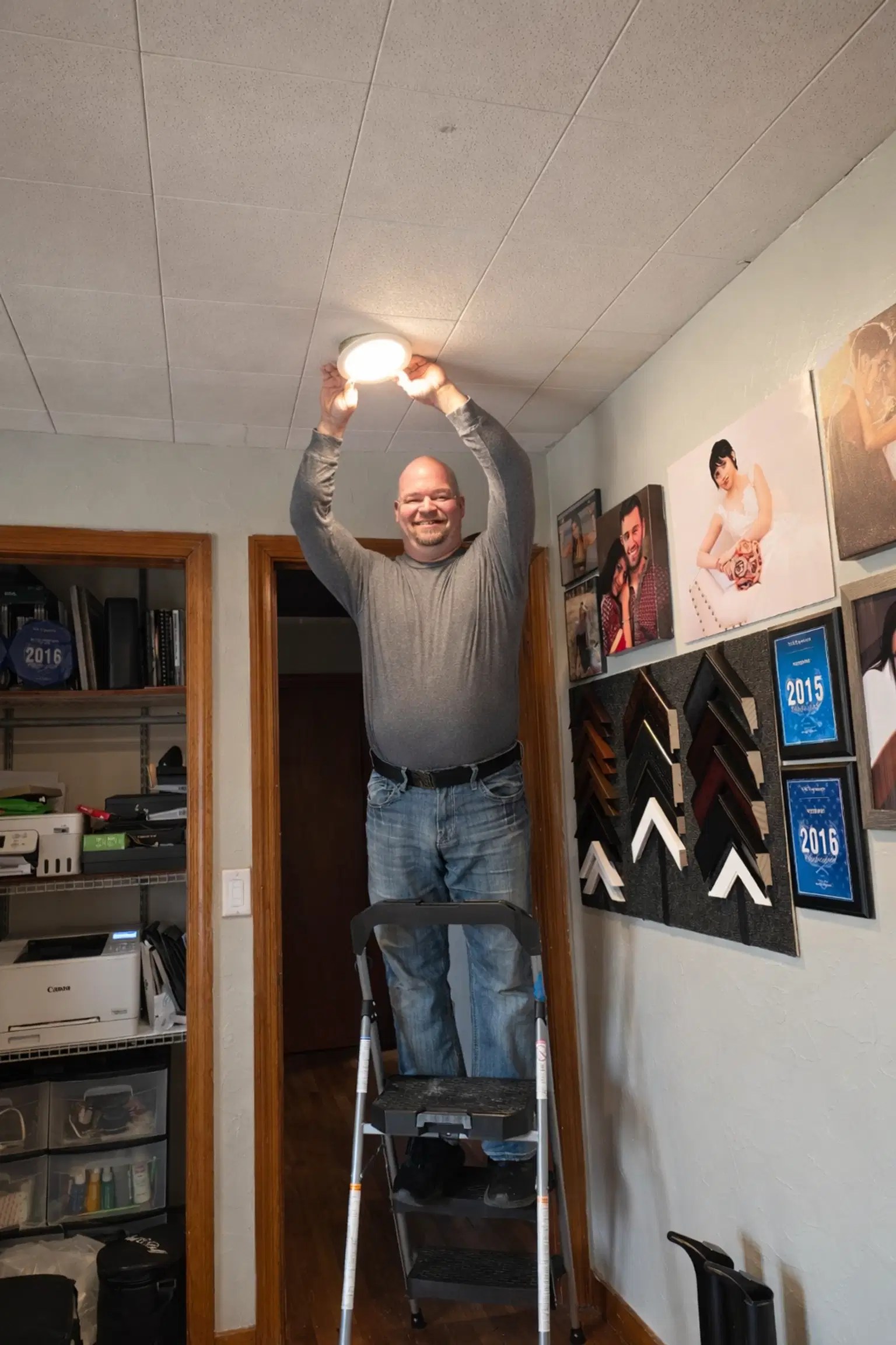 Mike doing what no other photographer wants to do: fixing the studio light while still basically in shoot mode