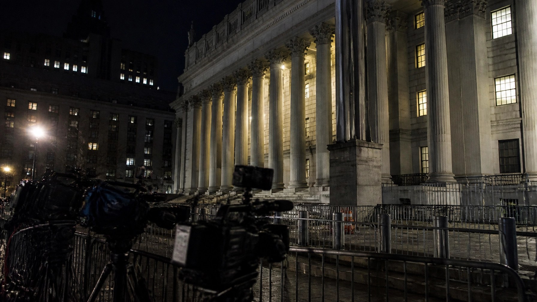 Courthouse scene connected to Lil Durk's legal case with press and barriers