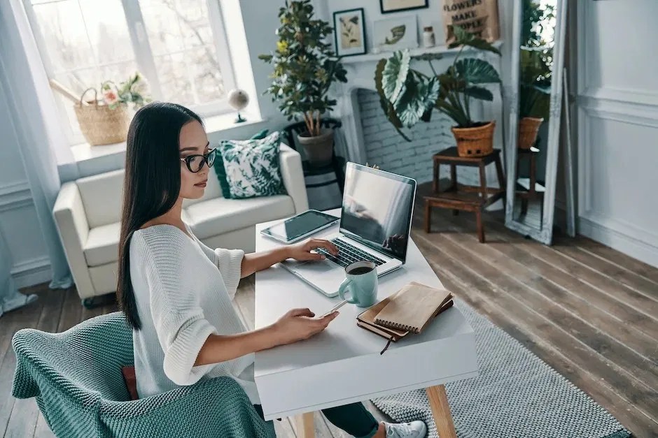 A focused insurance professional working remotely to find personalized health and life insurance plans.