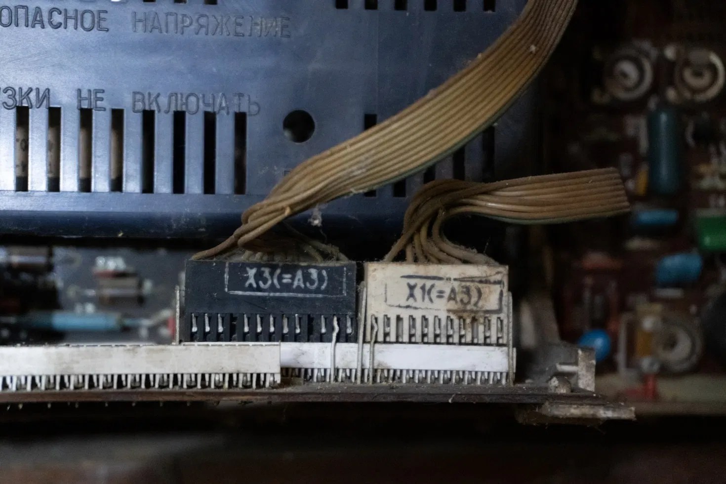 vintage-electronics-dusty-ribbon-cables-motherboard-connectors.webp